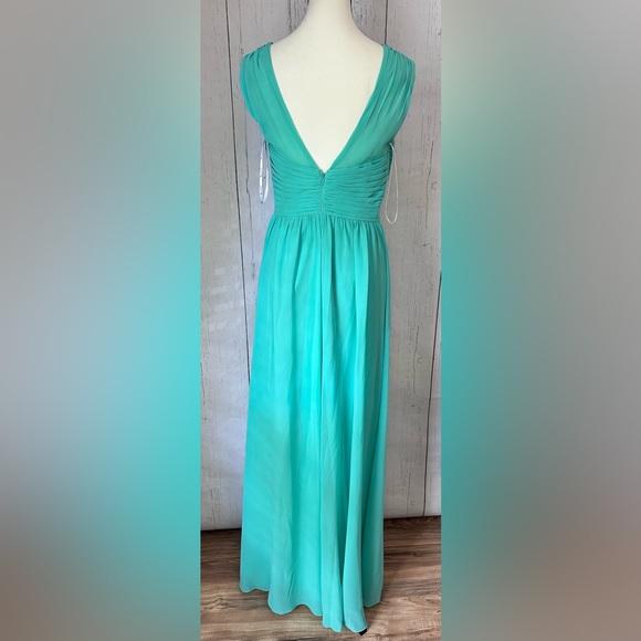 B2 Jasmine Women’s Celebration | Wedding | Prom Sleeveless Dress Size 6 - Picture 2 of 11